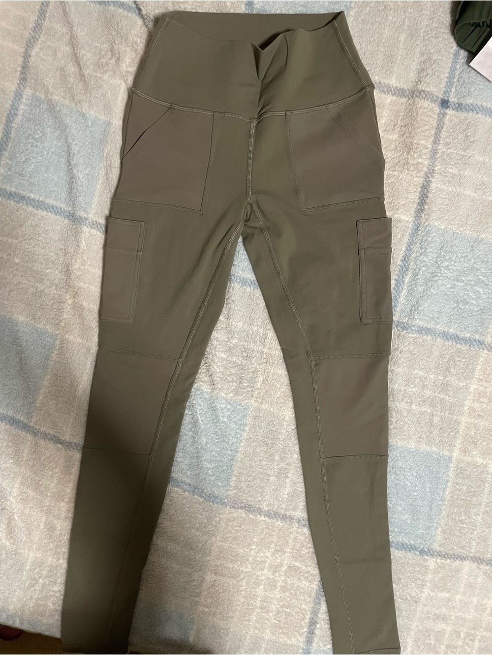 ALO Yoga Olive Green Cargo Leggings